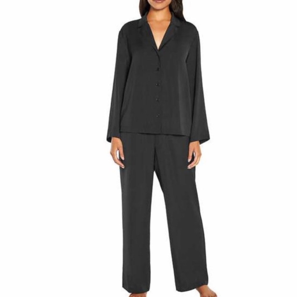 Banana Republic Ladies' 2-piece
BOUTIQUE Satin PJ Set, Black Size S